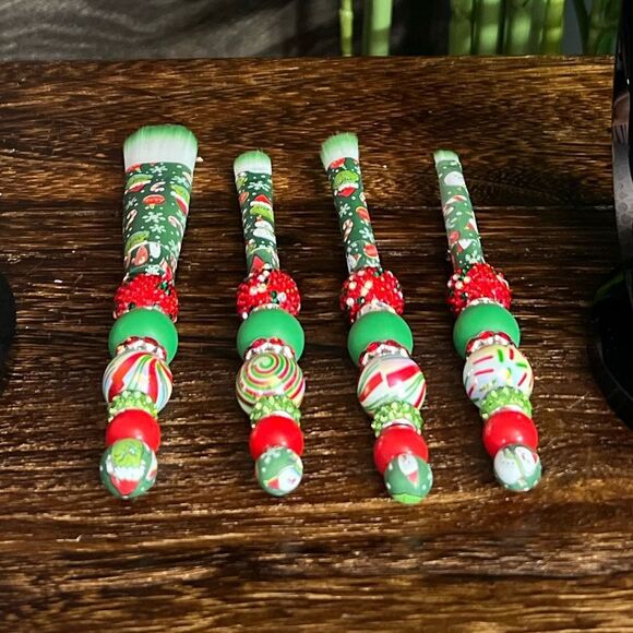 Christmas Grinch Themed Hand-Made Five Custom Beaded Makeup Brushes and Mirror. - Picture 2 of 6